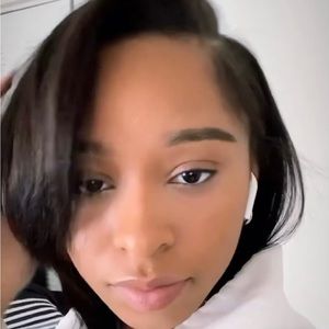 Meet your Posher, Latina